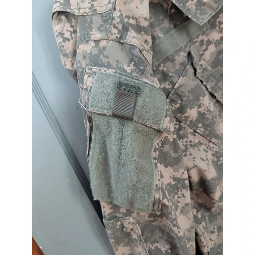 US Army ACU Coa Digital Camo Small Regular 67 To 71 In Chest 33 To 37. Sgt Patch